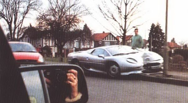 Jaguar XJ220
